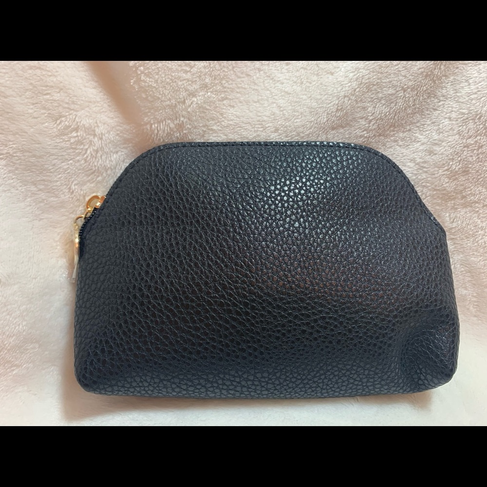 Estée Lauder pouch - 2 free sample product